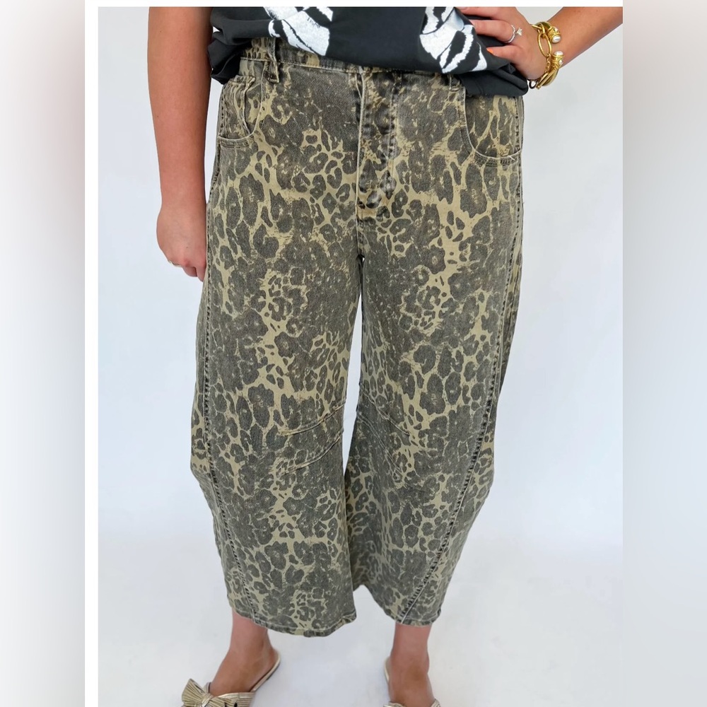 NWOT Ladies Leopard Barrell jeans